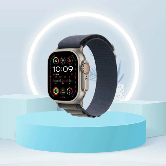 ساعة Apple Watch Ultra 2 GPS + Cellular مقاس 49 مم هيكل من التيتانيوم مع حزام Alpi أزرق